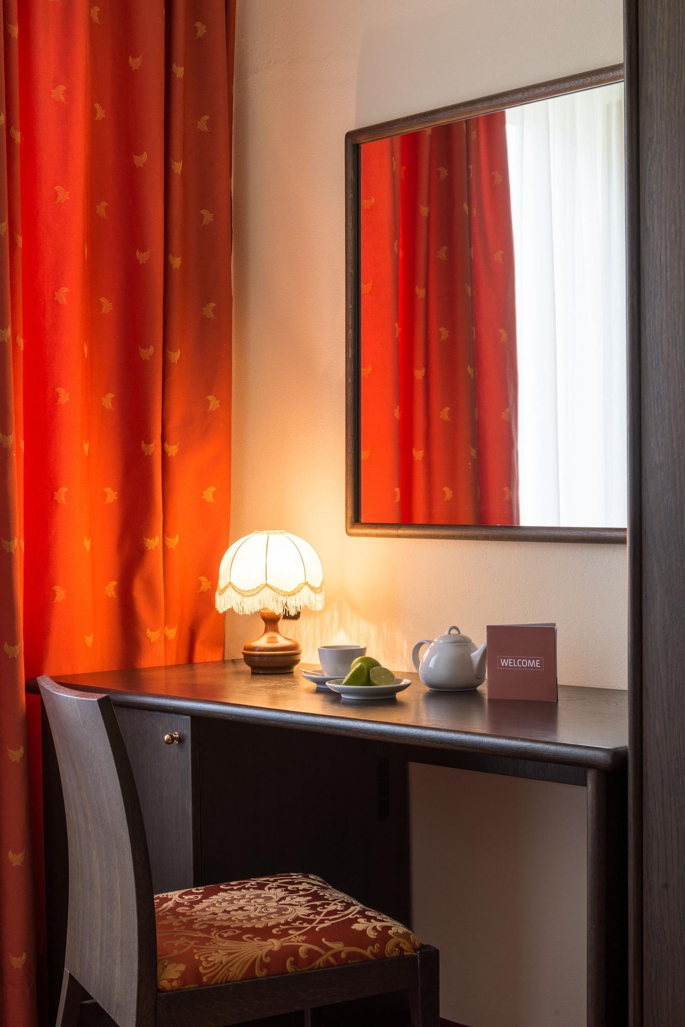 Hotel Drago Бренцоне-суль-Гарда Экстерьер фото
