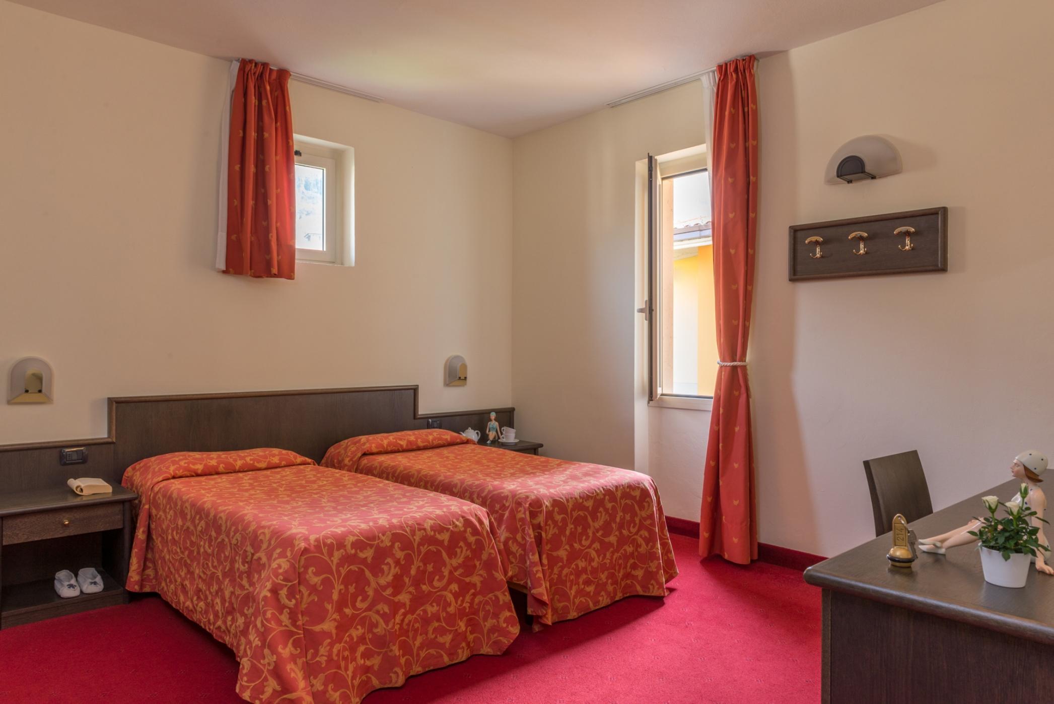 Hotel Drago Бренцоне-суль-Гарда Экстерьер фото